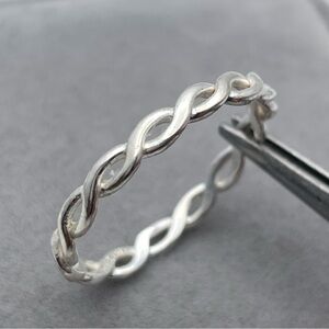 Elegant 925 Sterling Silver Twisted Infinity Braided Band Ring Size 8.5